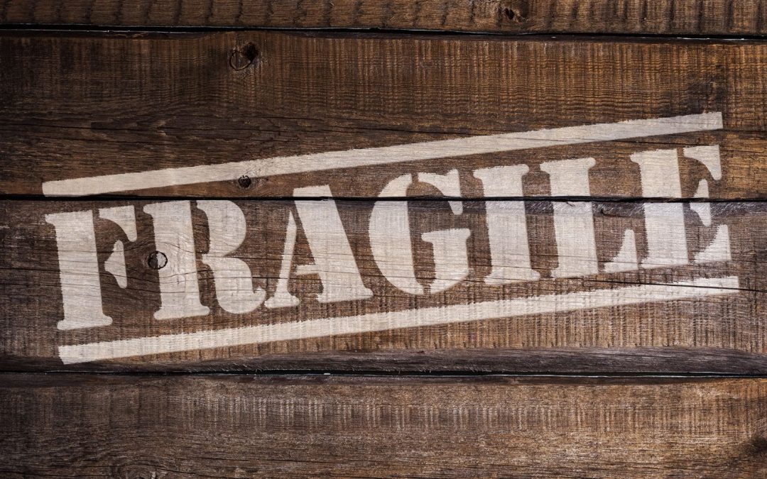 Jak pakować delikatne przedmioty do wysyłki?