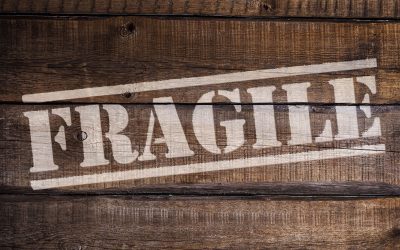 Jak pakować delikatne przedmioty do wysyłki?