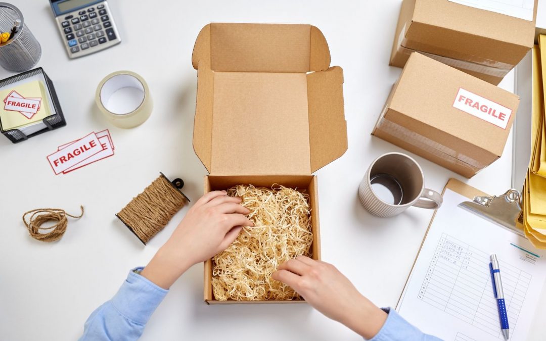 Co dawać do pudełek? Porównanie 7 wypełniaczy do paczek